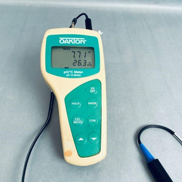 Oakton 10 Series pH Meter and Temp Meter with Probe