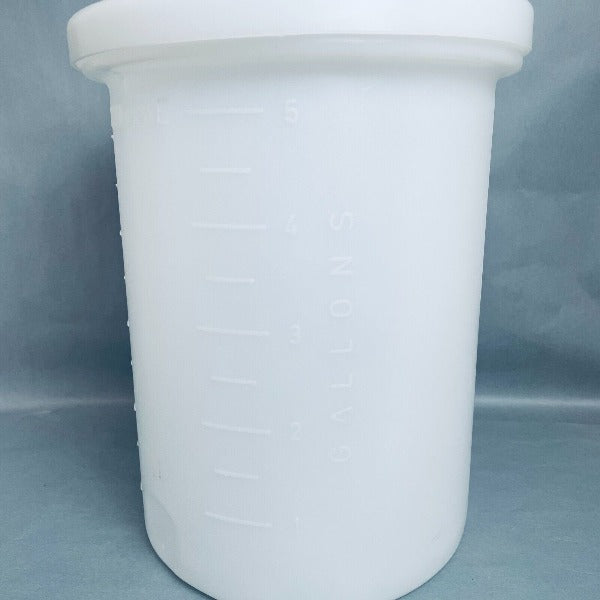 Thermo Scientific Cylindrical Tank with Cover Graduated LLDPE 18 L Capacity