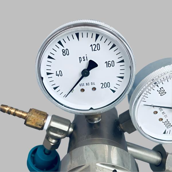 Airgas Gas Regulator Two Stage Analytical 100 PSIG Maximum Regulated Pressure