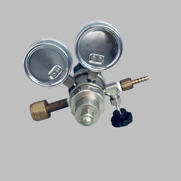 Air Products Two Stage Pressure Regulator 100 PSIG Maximum Regulated Pressure