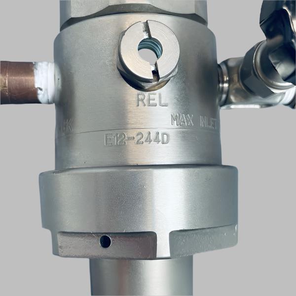 Air Products Two Stage Pressure Regulator 100 PSIG Maximum Regulated Pressure