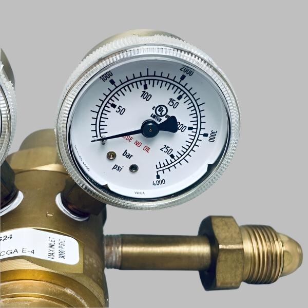 VWR High Purity Two-Stage Gas Regulator with CGA 580 Inlet