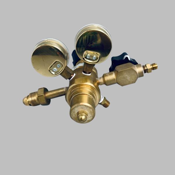 VWR High Purity Two-Stage Gas Regulator with CGA 580 Inlet