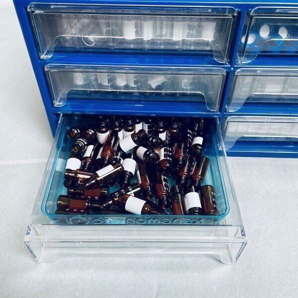 Agilent Assorted Vials and Screw Caps 2 ml in Storage Case Total of 400 Vials