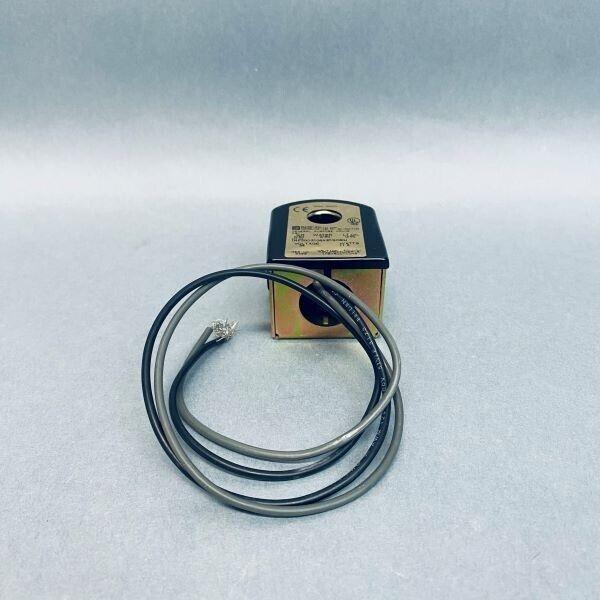 Válvula solenoide Parker con anillo dorado, 1/4 pulg. NPT, orificio de 1/8 pulg., 24 V