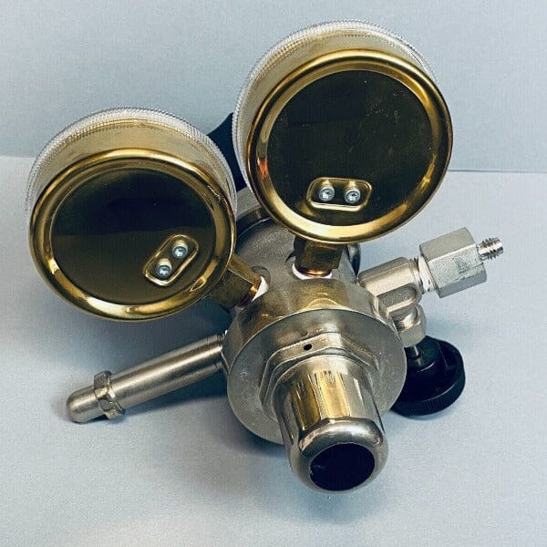 AIRGAS Shimadzu Regulator 125 PSI Regulated 3500 PSI Input Other Airgas