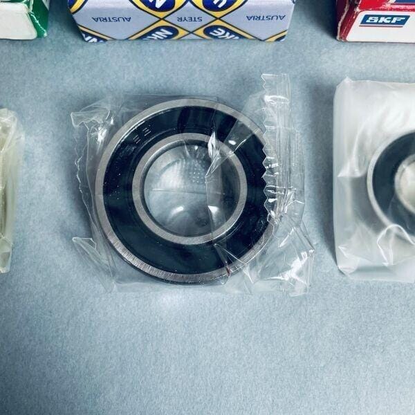 Assorted Bearings SKF, NKE, and INA Total of 6 Bearings Lab Equipment: Other Lab Equipment SKF