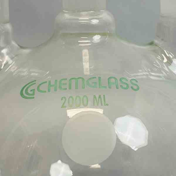 Chemglass 2000 ml Round Bottom 3 Neck Flask Heavy Wall 24/40 Standard Taper Outer Joints Glassware Chemglass