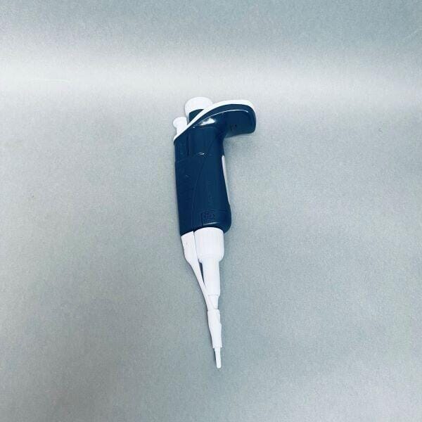 Gilson Pipetman M Electronic Pipette 10 ul Adjustable Volume with Charging Cord Pipettors/Automatic Pipettes Gilson