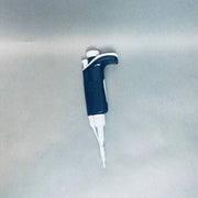 Gilson Pipetman M Electronic Pipette 10 ul Adjustable Volume with Charging Cord Pipettors/Automatic Pipettes Gilson