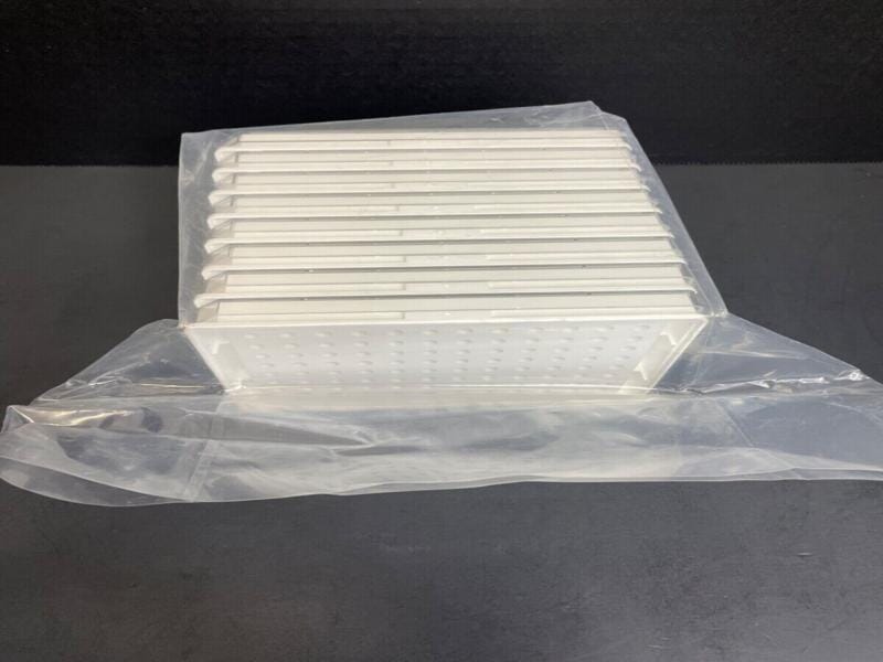 Greiner BioOne 96 Well Half Area Microplate with Lid 16 Plates