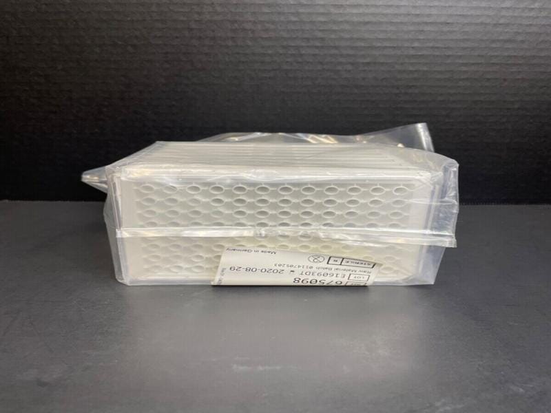 Greiner BioOne 96 Well Half Area Microplate with Lid 16 Plates
