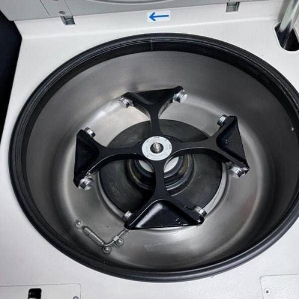 Heraeus Benchtop Refrigerated Centrifuge with Rotor Omnifuge RT Lab Equipment::Centrifuges Thermo Scientific