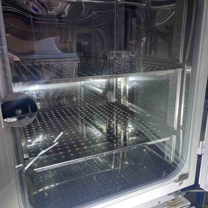 NuAire Water Jacketed CO2 Incubator Series 7 with 2 Shelves Lab Incubators Nuaire