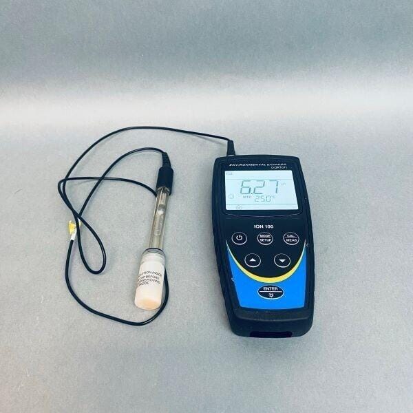 Oakton Instruments Ion 100 pH Meter with Case Other Medical & Lab Equipment Oakton