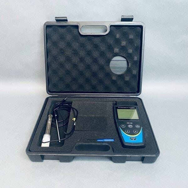 Oakton Instruments Ion 100 pH Meter with Case Other Medical & Lab Equipment Oakton