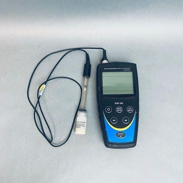 Oakton Instruments Ion 100 pH Meter with Case Other Medical & Lab Equipment Oakton