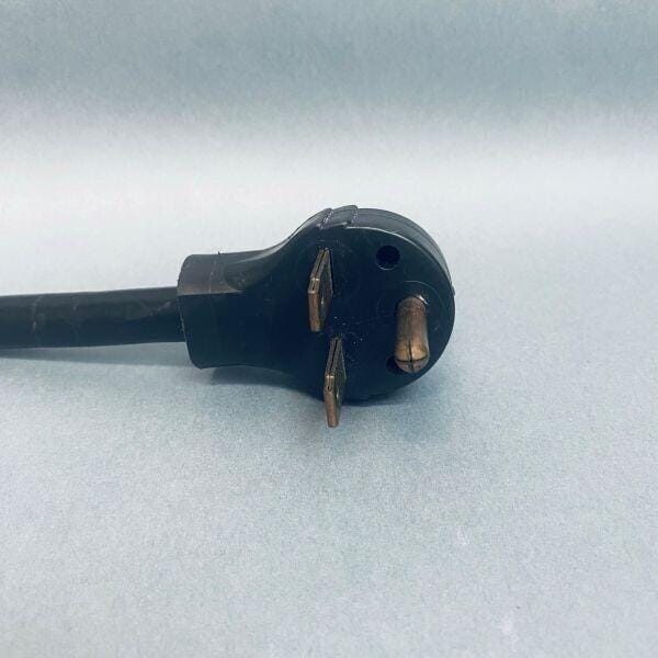 Pass & Seymour NEMA Turnlok Connector 21 in. Electricord Power Cord 30 A 240V Power Regulators & Converters Pass & Seymour