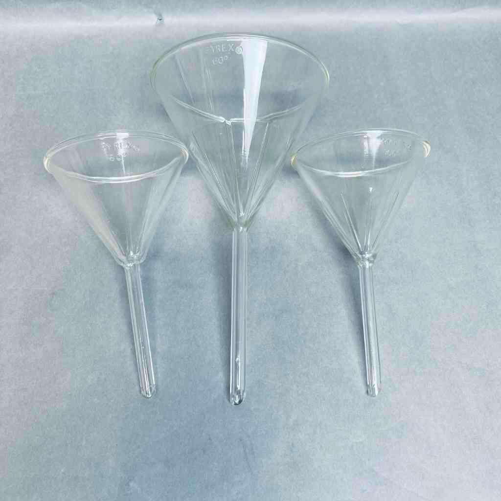 Pyrex Fluted Funnel Short Stem 60 Degree Glass — Life Sciences Trading