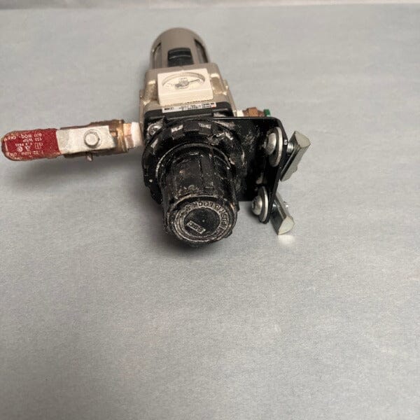 SMC Filter Regulator 125 PSI 1/4 Inch Port Lab Equipment::Pumps, Pump Access. & Tubing SMC