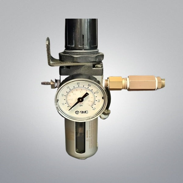 SMC Filter Regulator 1/8 Inch Gauge Port 160 PSIG - Used Lab Equipment::Pumps, Pump Access. & Tubing SMC