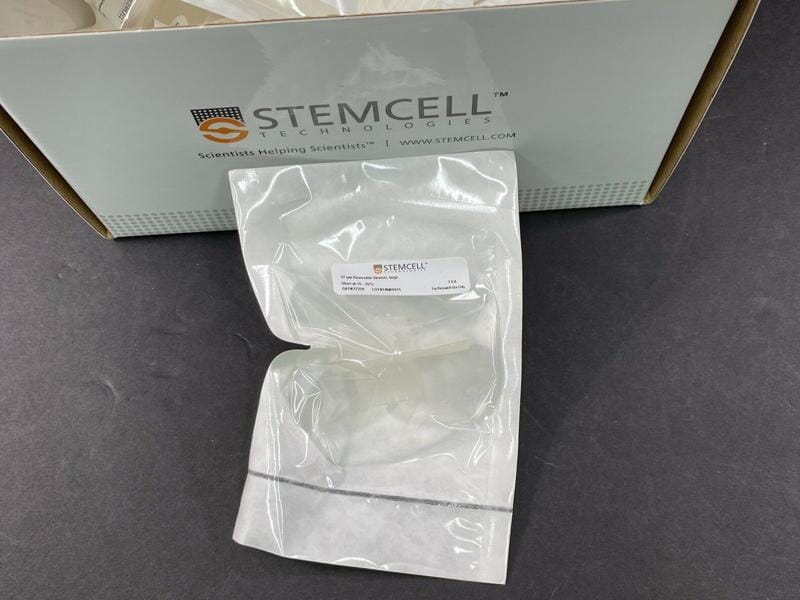 Stemcell 27250 Reversible Strainers Large 37um Box of 12 Individually Sealed Filters Stemcell Technologies