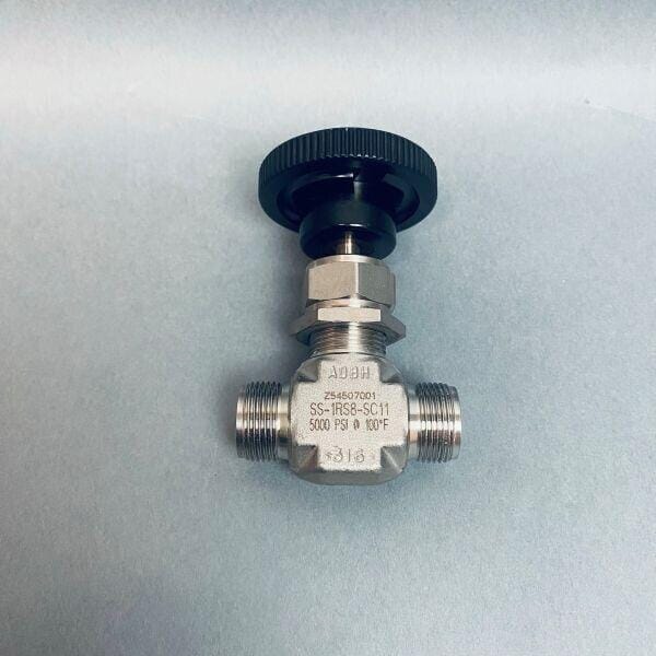 Swagelok Integral Bonnet Needle Valve 1/2 in. MNPT Stainless Steel Needle Valves Swagelok