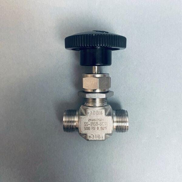 Swagelok Integral Bonnet Needle Valve 1/2 in. MNPT Stainless Steel Needle Valves Swagelok