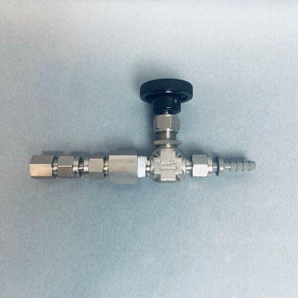Swagelok Integral Bonnet Needle Valve 1/4 in. MNPT x 1/4 in. Tube Fitting Needle Valves Swagelok