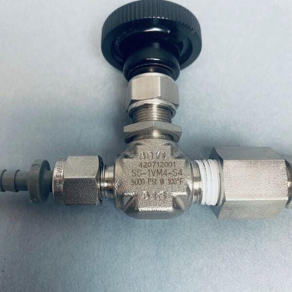Swagelok Integral Bonnet Needle Valve 1/4 in. MNPT x 1/4 in. Tube Fitting Needle Valves Swagelok