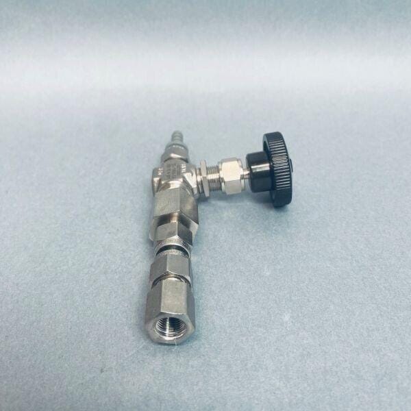 Swagelok Integral Bonnet Needle Valve 1/4 in. MNPT x 1/4 in. Tube Fitting Needle Valves Swagelok