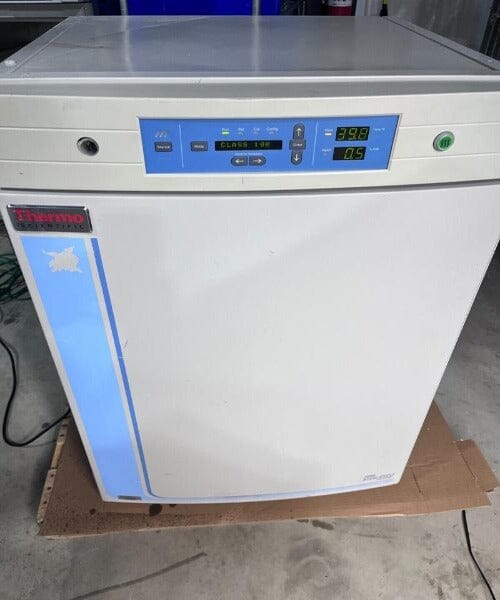 Thermo Scientific 370 CO2 Lab Incubator Heratherm with Warranty Lab Equipment::Other Lab Equipment Thermo Scientific