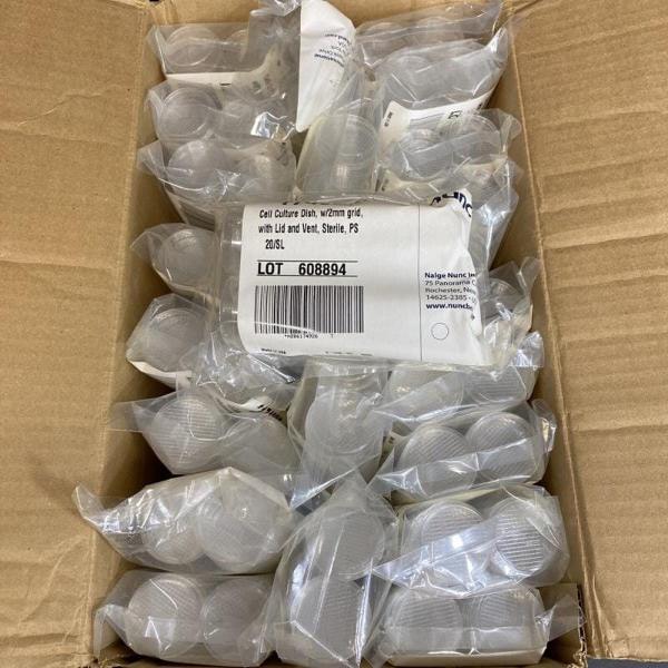 Thermo Scientific Nunc Petri Dish with Lid 200 Dishes Lab Consumables::Storage and Culture Plates Thermo Scientific