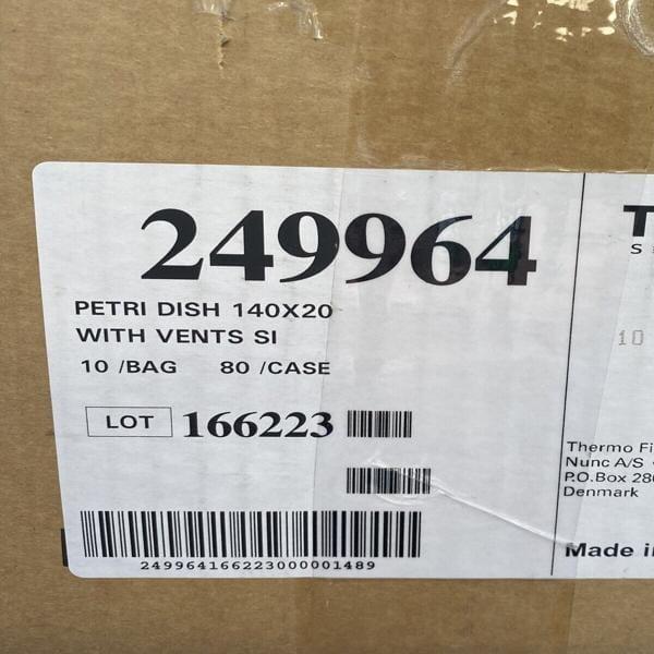 Thermo Scientific Petri Dish with Vents 140 x 20 mm Sterile 70 Dishes Lab Consumables::Storage and Culture Plates Thermo Scientific