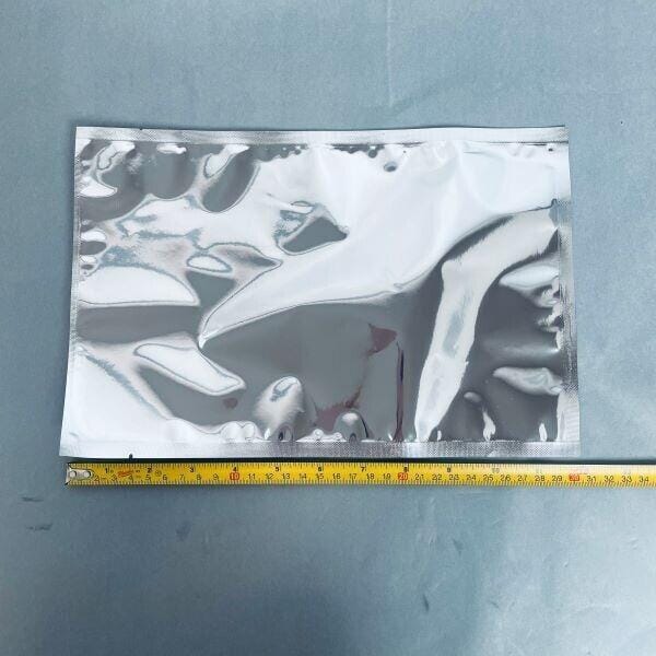 Uline Aluminum Vacuum Seal Bag 8 in. x 12 in. Flat Easy Tear Total of 400 Bags Other Medical & Lab Equipment Uline