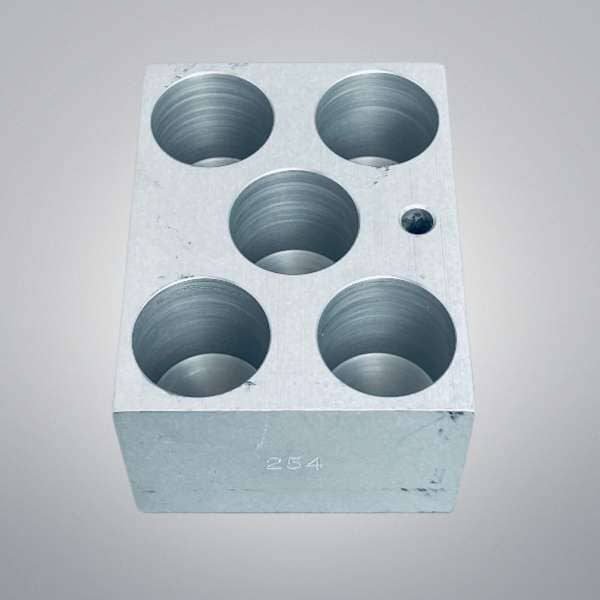 VWR Dy Bath Heating Block for 50 ml Tubes 5 Well Lab Equipment: Lab Incubators & Ovens VWR