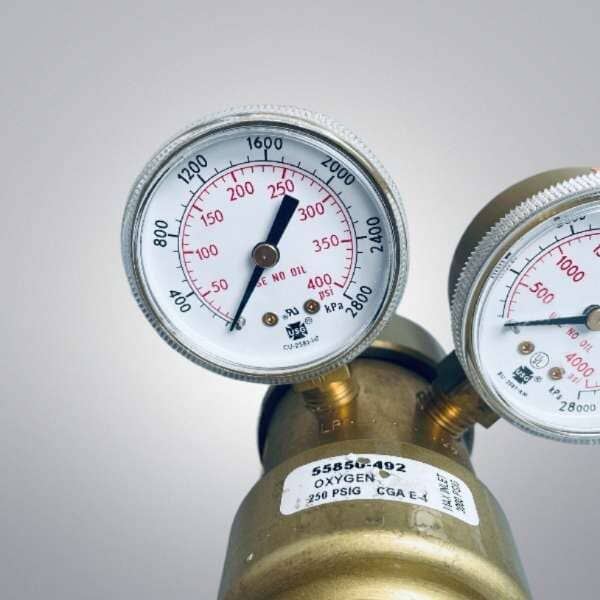VWR Multistage Gas Regulator for Oxygen Lab Equipment: Other Lab Equipment VWR